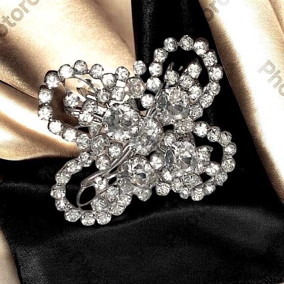 Vintage Clear Rhinestone Butterfly Brooch Unsigned - Picture 2 of 8